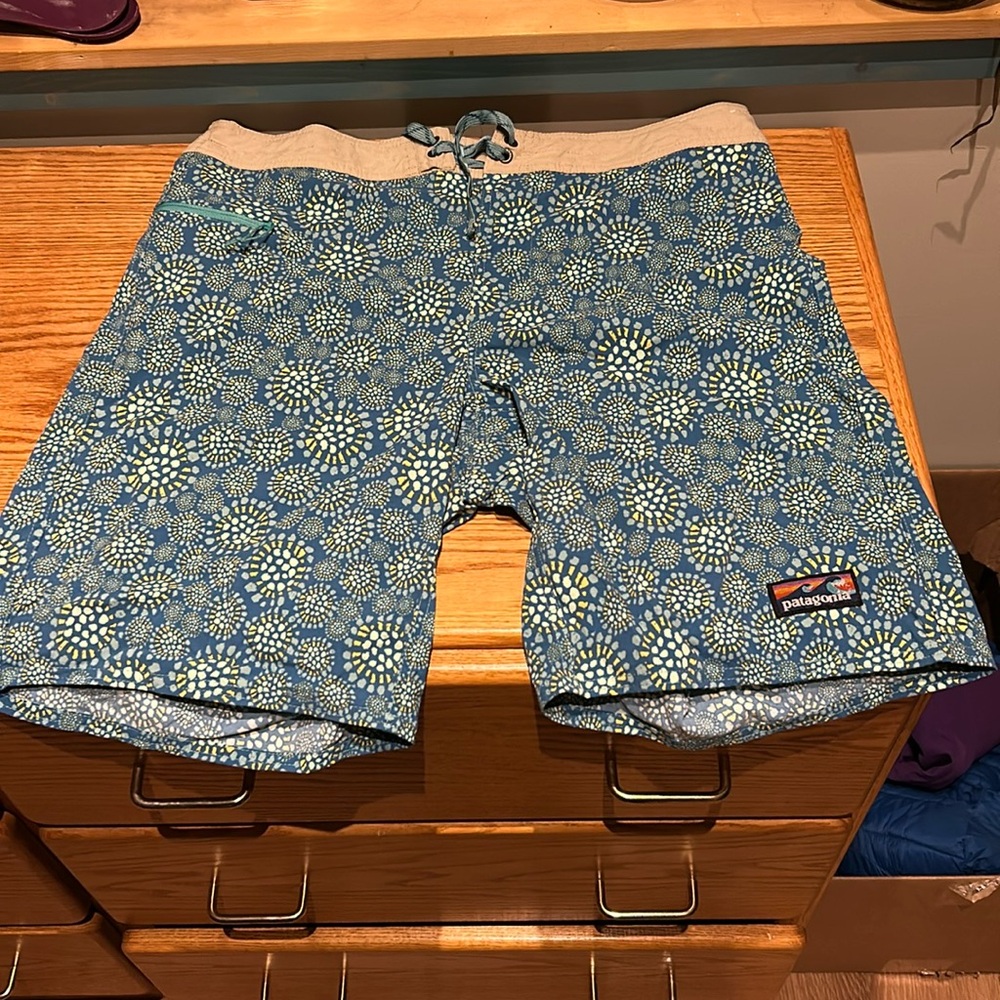 Men’s Patagonia Wavefare Boardshorts - waist 35